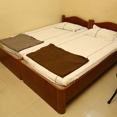 Sri Sai Krishna Deluxe Lodge Хайдарабад Экстерьер фото