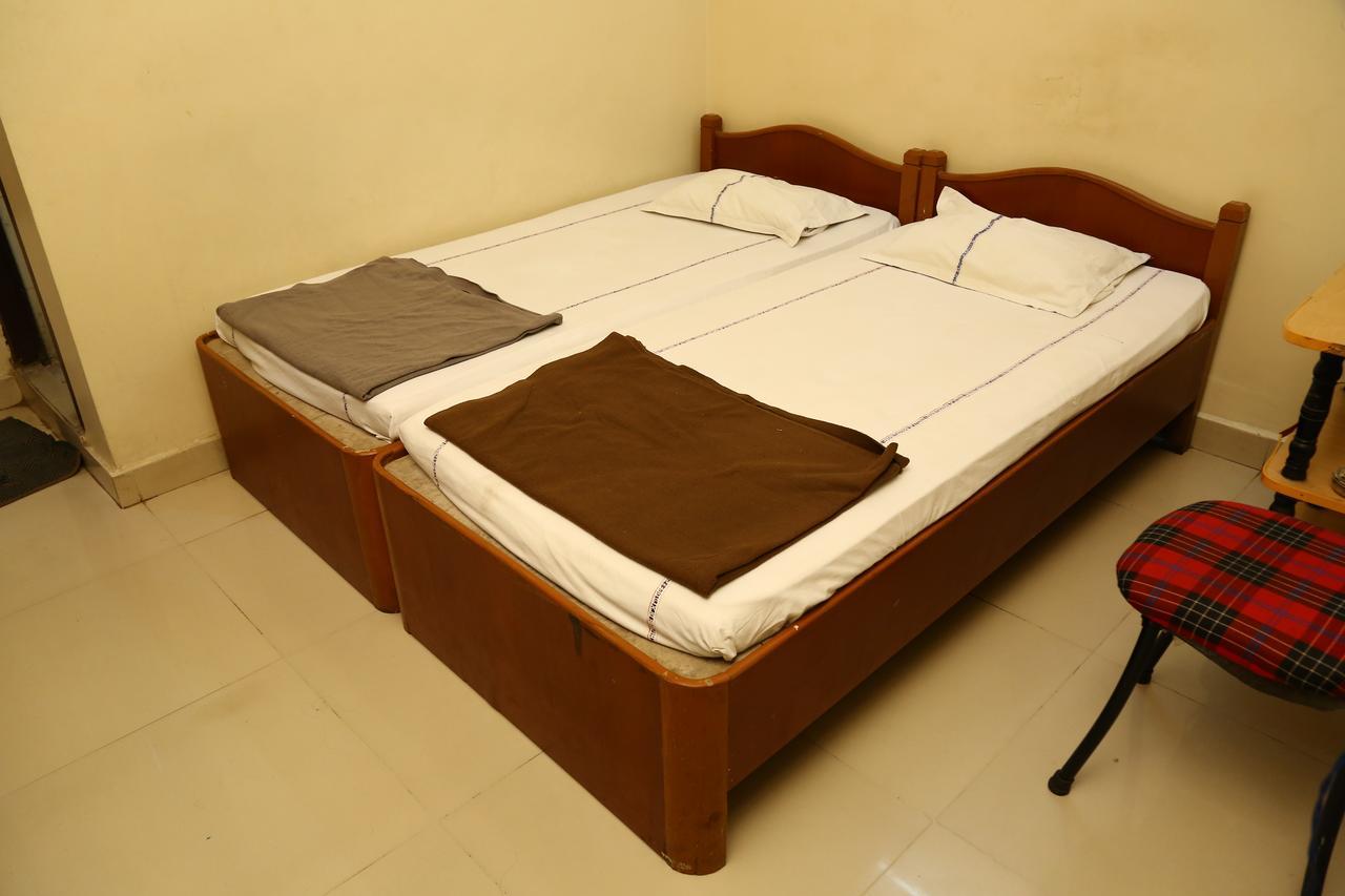 Sri Sai Krishna Deluxe Lodge Хайдарабад Экстерьер фото